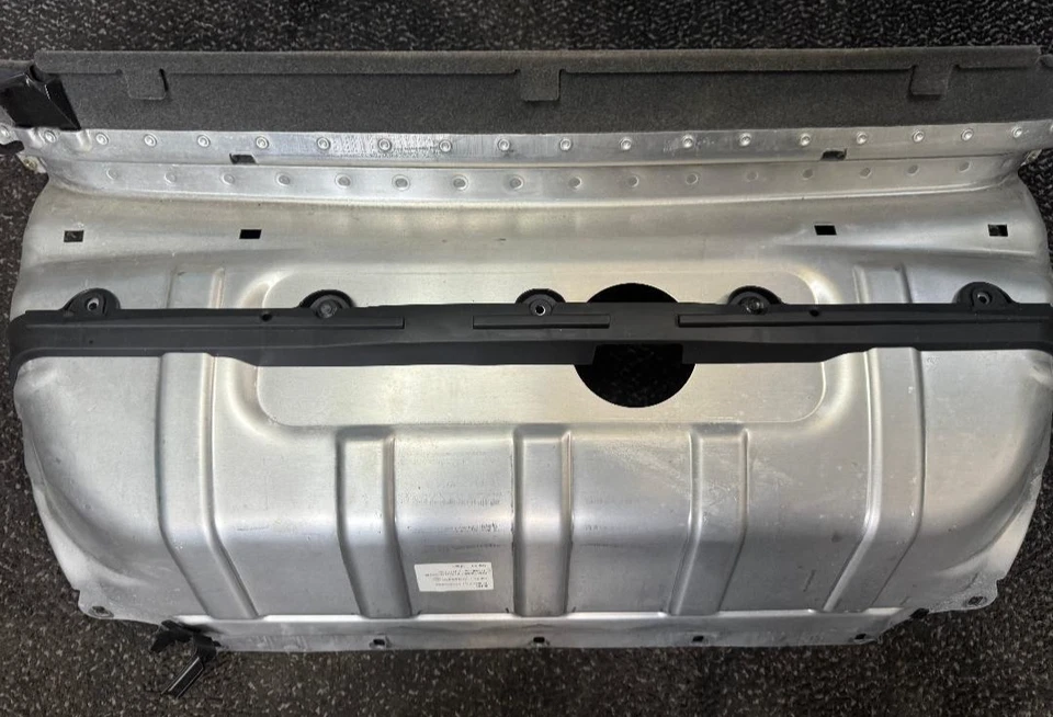 Mercedes-Benz SL500 SL600 2003-2006 cubierta del tanque de combustible placa de protección térmica OEM usado Foto 3 de 4