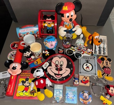 BUILD A LOT OF DISNEY CUPS, TOYS, PENCILS, BOOKS, FIGURINES, BUTTONS VINTAGE