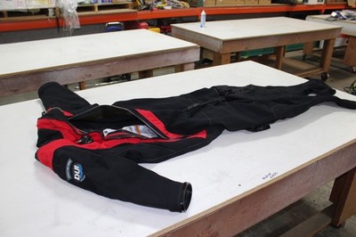 NICE DUI (DIVERS UNLIMITED INTERNATIONAL)   DRYSUIT  - CF 200X/8P