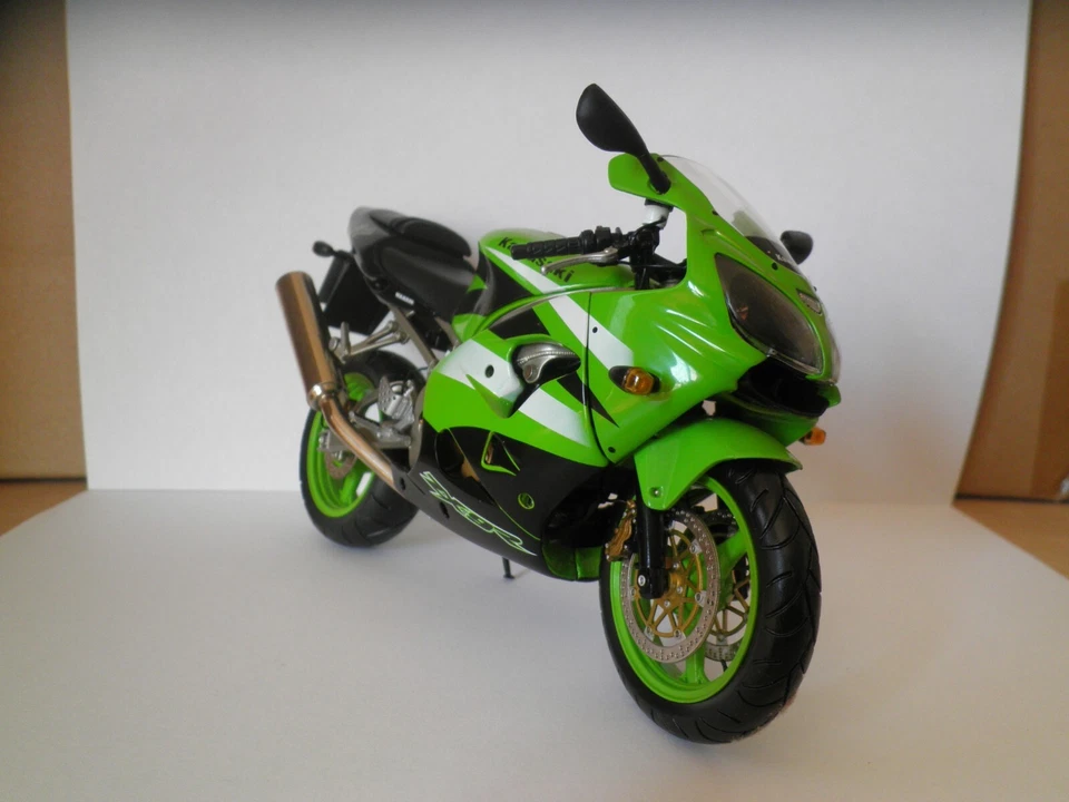 1/12 MINICHAMPS KAWASAKI ZX-9R - Photo 2/4