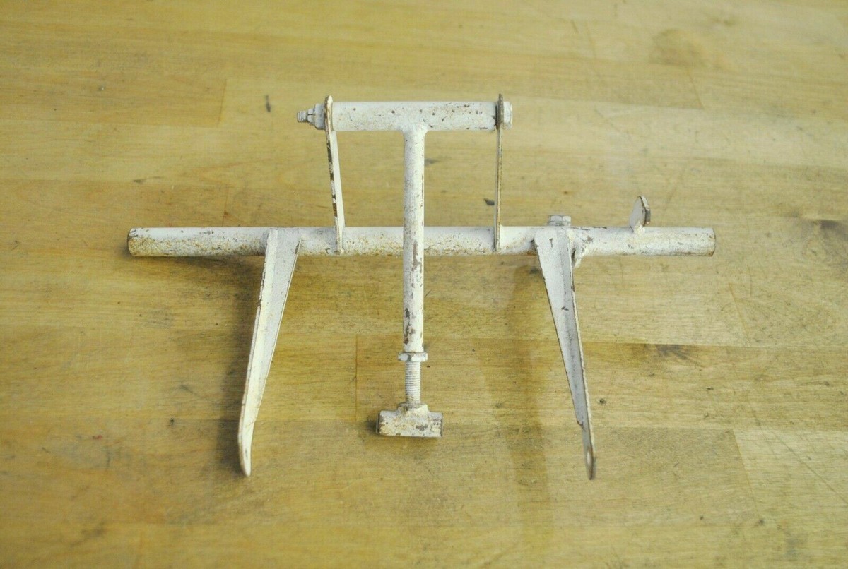 Piper PA-34 Seneca Nose Gear Door Tube Assembly 95770-00