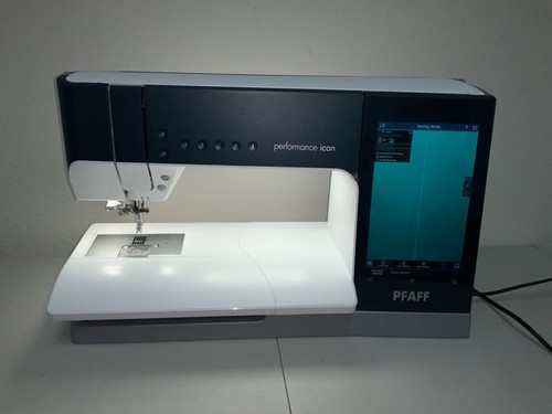 PFAFF PERFORMANCE ICON in Pristine Condition, Low Use, Fully Serviced!