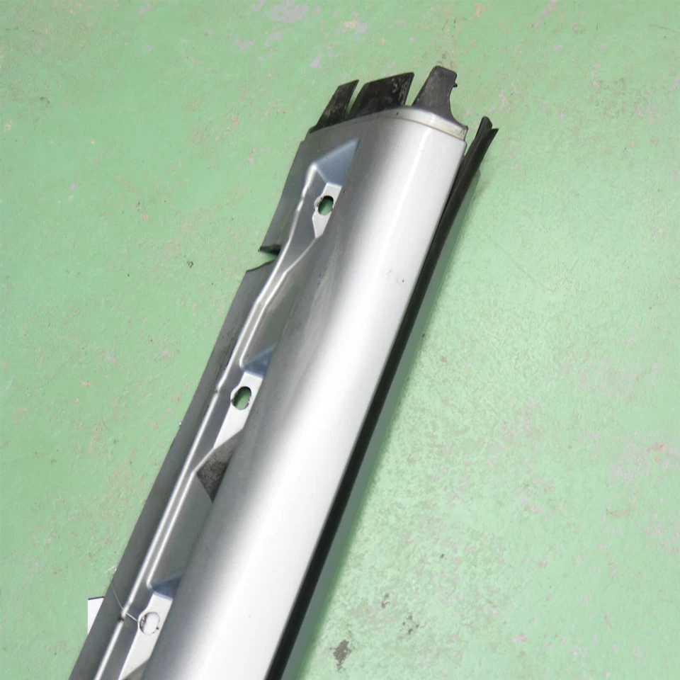 01-07 Panel de moldeo basculante gris lado conductor izquierdo Volvo V70 30744339 Foto 3 de 4