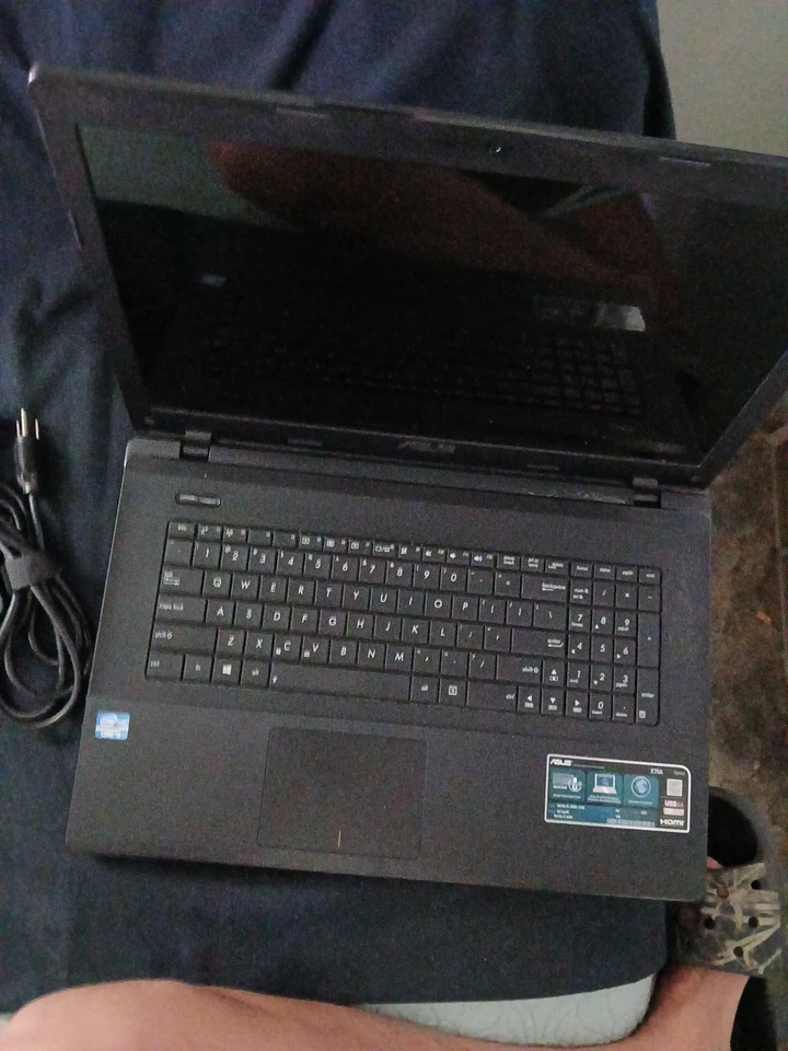 Asus X75A con cargador - Para piezas no funciona Foto 2 de 4