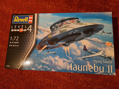 Revell Flying Saucer Haunebu II - 1:72 - Erstausgabe 03903 - Fabrikneu