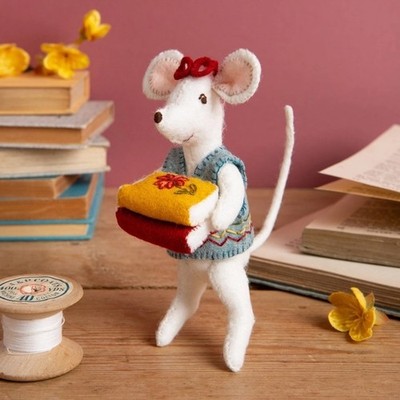 Filz Bastelset für eine kleine Maus die Bibliothekarin von Corinne Lapierre Geschenkidee