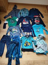 Kleiderpaket Junge 110/116 mit 11 Oberteilen (Hemden und Shirts) und 3 Hosen