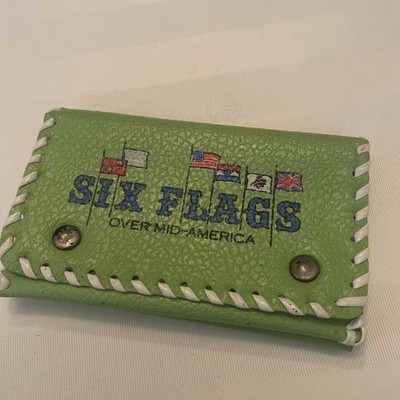  Vintage Six Flags Green Faux Leather Wallet / 70 s Style, Snaps, Zipper Pocket 