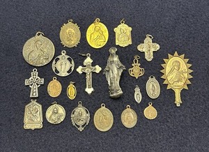Vintage Catholic Religious Medals Mixed Lot (21) Mary Jesus Saints Pendants Pins