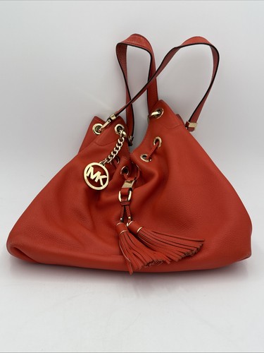 Michael Kors Schultertasche orangefarben genarbtes Leder Kordelzug MK Charm Tote A7