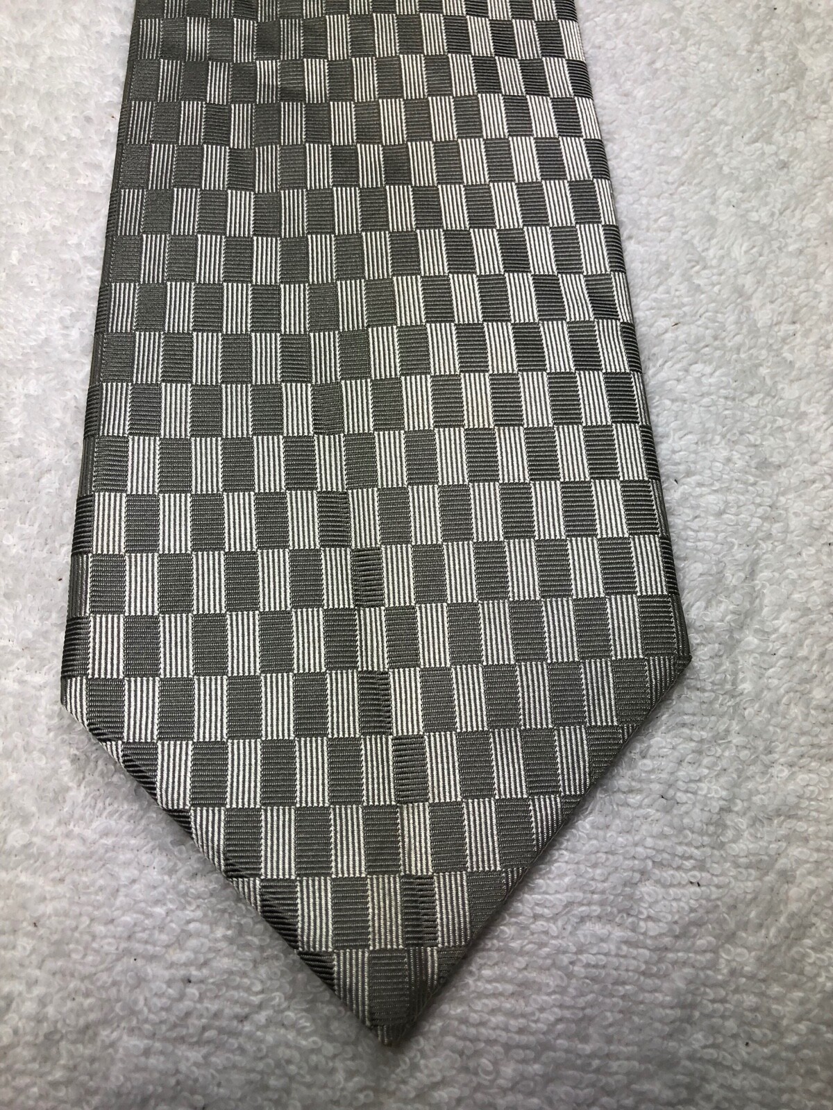 BERGAMO MENS TIE LIGHT GRAY AND WHITE 4 X 61