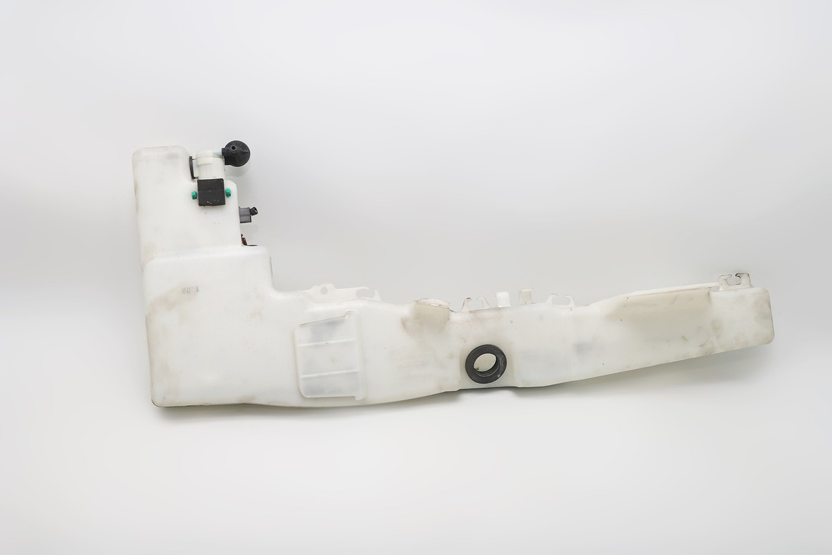 2011-2013 Infiniti QX56 Windshield Washer Tank W/ Pump Motor 2011-2013 Infiniti QX56 Windshield Washer Tank W/ Pump Motor