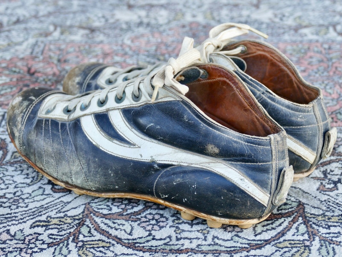 Vintage football cleats black leather Sz 8.5 quick stripe soccer