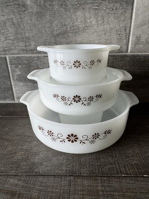 Vintage Dynaware PYR-O-REY Milk Glass Brown Daisy Casserole Dish Set 3 Pc