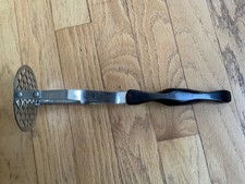 CUTCO 1160 Potato Masher Food Press Stainless Steel Classic Brown Handle USA