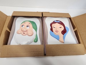 1950s Snow White Seven Dwarfs Plastic Celluloid Molded Wall Plaques In Box 5x7