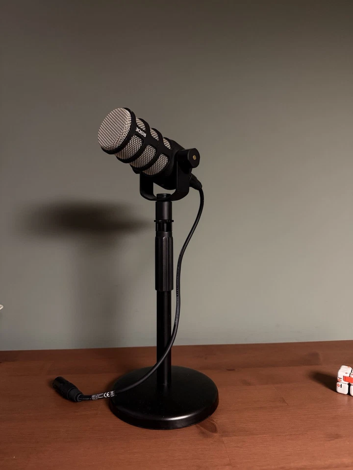 RODE PODMIC Microfono Dinamico per Voce Cardioide XLR Podcast Streaming Live - Imagen 2 de 3