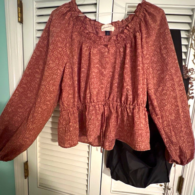 Universal Thread Pink Geometric Ruffle Round Neck Long Sleeve Peasant Blouse M