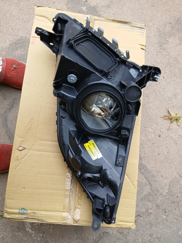 Conjunto de faros - Certificado Capa TYC 20-6876-01-9 para Toyota Prius 06-09 Foto 2 de 4