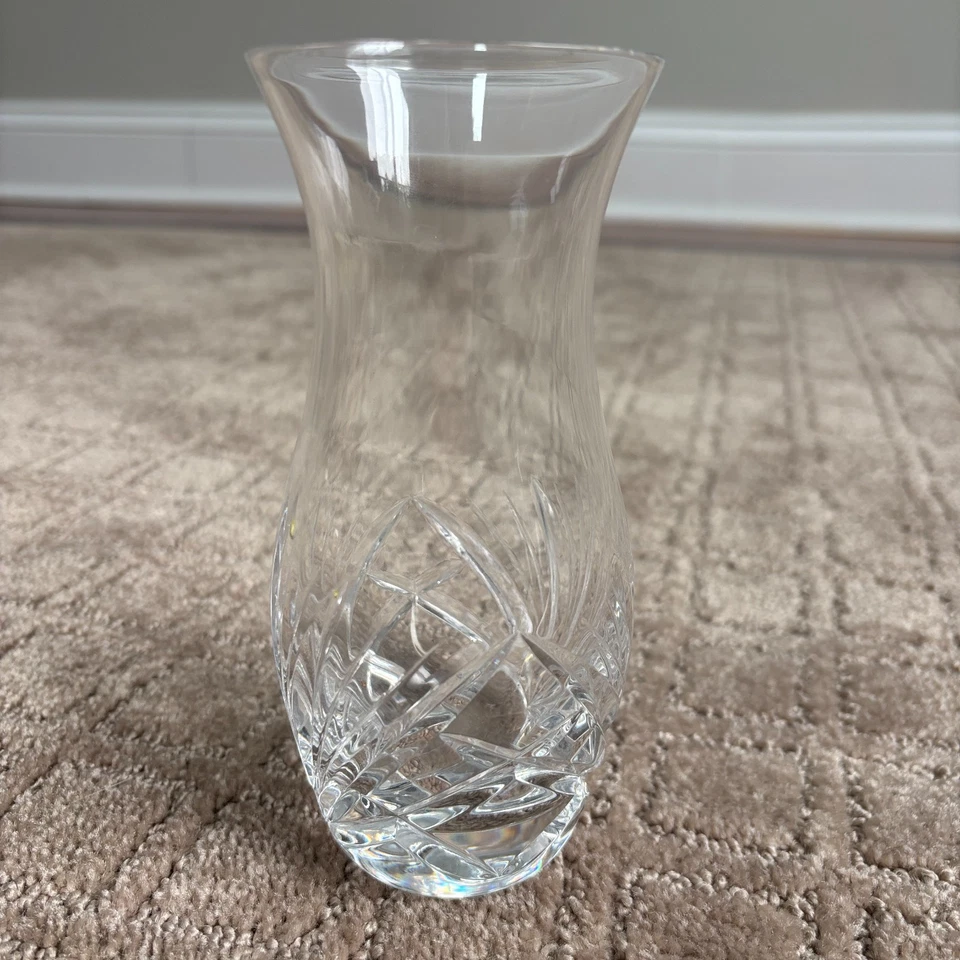Florero con brote floral corte cristal transparente de 7 pulgadas de alto patrón Wedgwood Majesty Foto 2 de 4