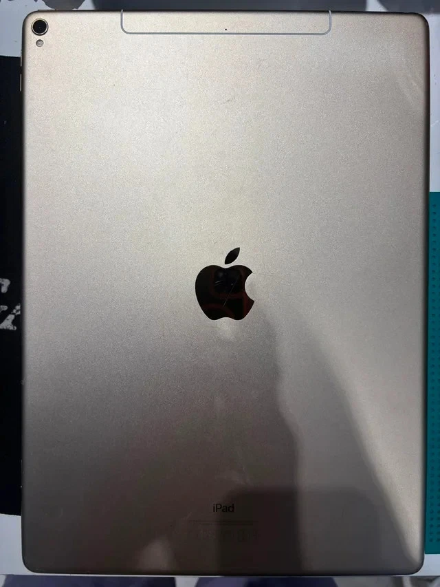 Apple iPad Pro 12.9-inch (2nd generation) · 64GB · Wi-Fi, foto 2 di 3