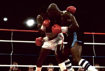 Marvin Hagler Sugar Ray Leonard Boxing Match on April 6 1987 in Ca- Old Photo