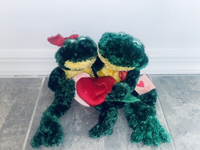 FROGS ANIMATED SING & DANCE TO YOUR THE ONE THAT I WANT PLUSH SINGING DANCING