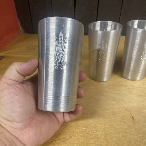 VTG MCM 4 Spun ALUMINUM TUMBLERS WEST BEND SILVERTONE WHEAT DESIGN USA. - Picture 5 of 5