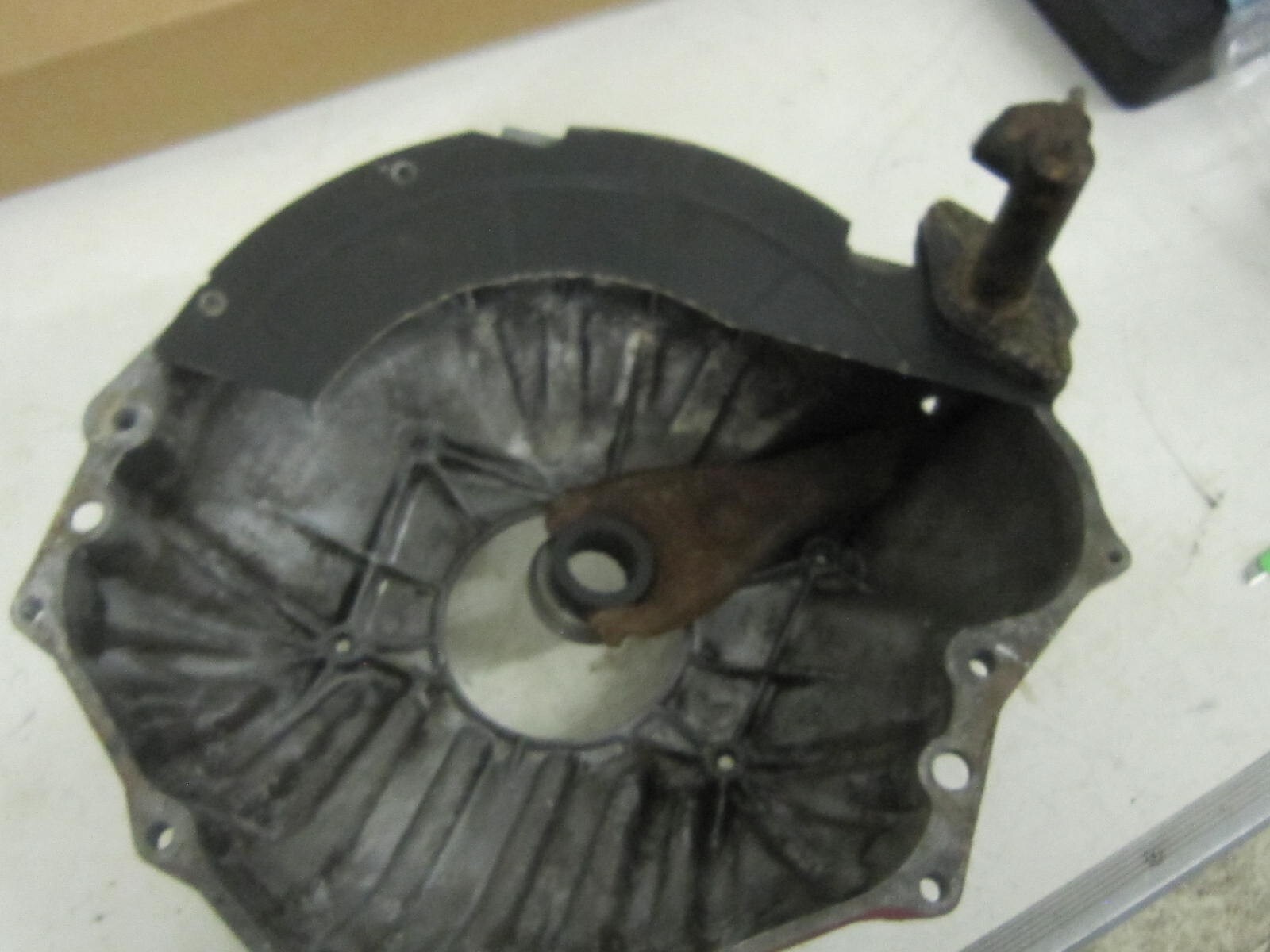 8891 Chevrolet GM Truck Sm465 4 Speed Hydraulic Bellhousing V8 15562386 for sale online eBay