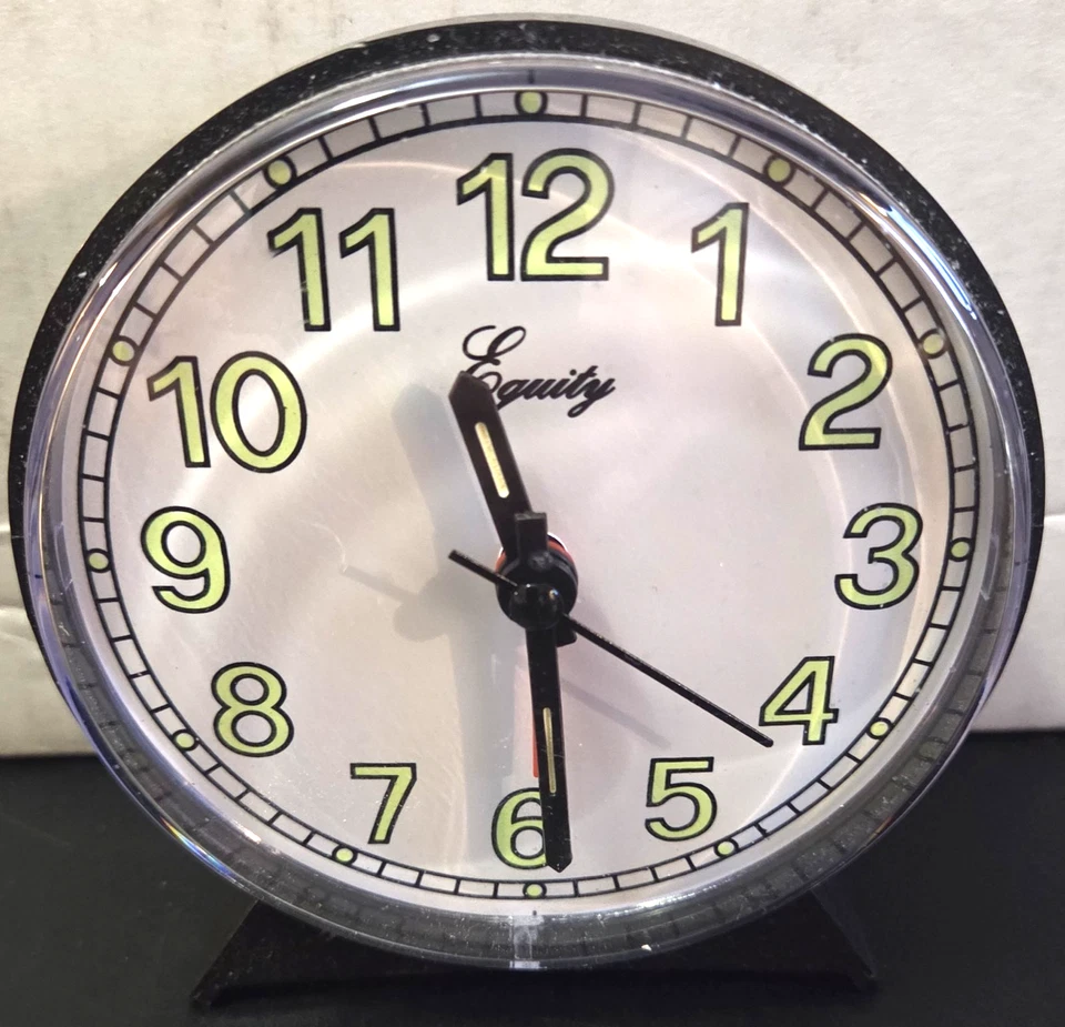 🔥🔥EQUITY BY LA CROSSE ANALOG QUARTS ALARM CLOCK #14077 BLACK *TESTED/WORKING* - Image 2 of 4
