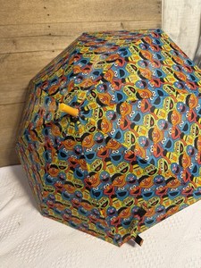 Sesame Street VTG umbrella features Oscar, Cookie Monster, Bert & Ernie