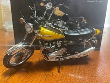 Minichamps 1/12 Kawasaki Z1 900 Super 4 1972 Yellow Plastic Miniature Motorcycle