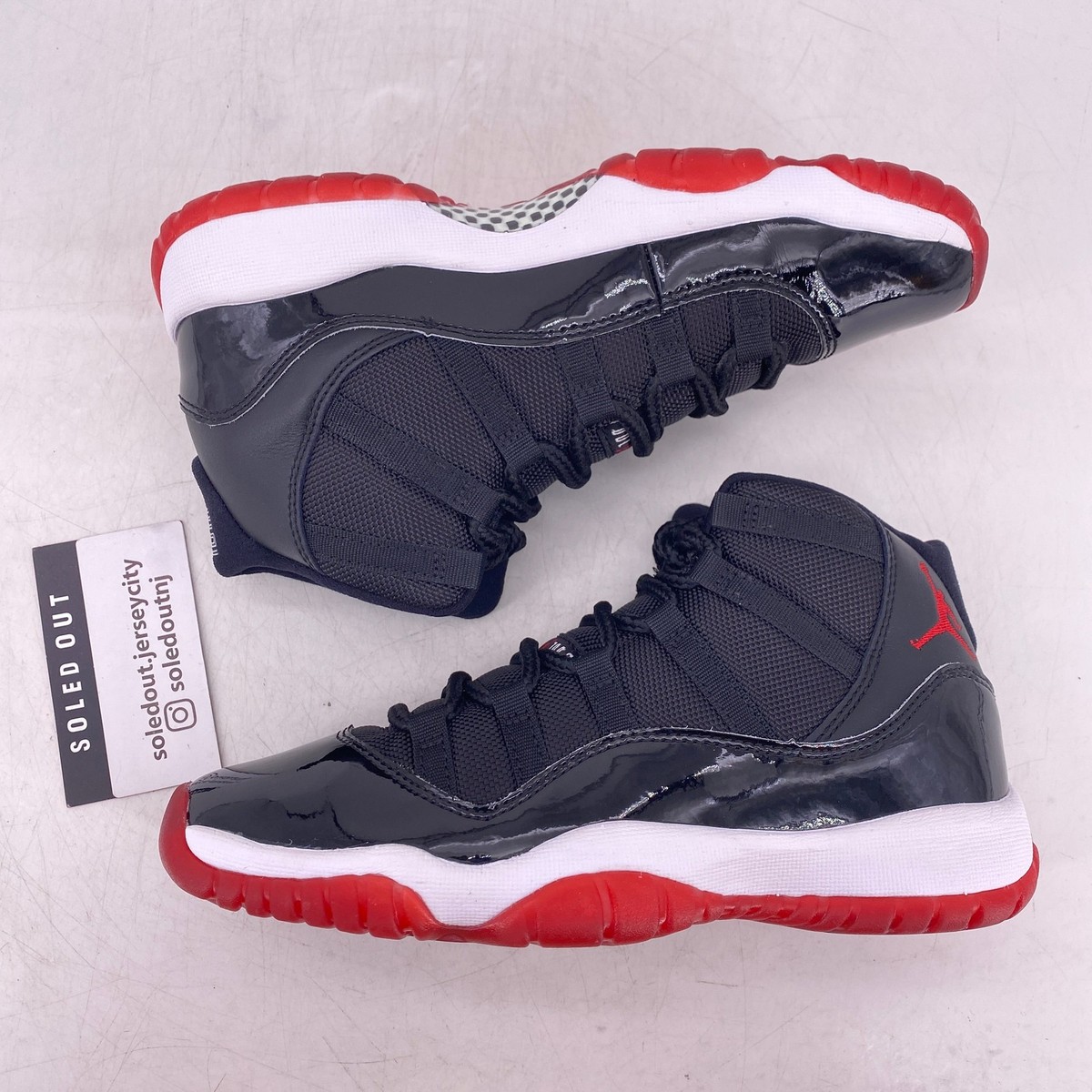 USED Air Jordan 11 Retro Bred 2019 378038-061 Size Size 5.5 Y / 7 W No Box Air Jordan 11 Retro Bred Sz 7Y DM to purchase main image 3