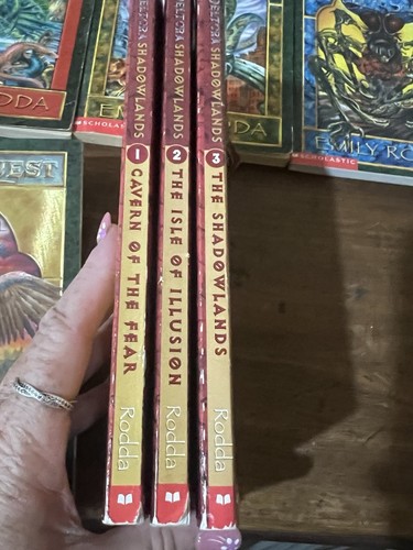 Deltora Quest Complete Set Series 1 2 3 + Quiz Book Emily Rodda 16 Books - Foto 7 di 8
