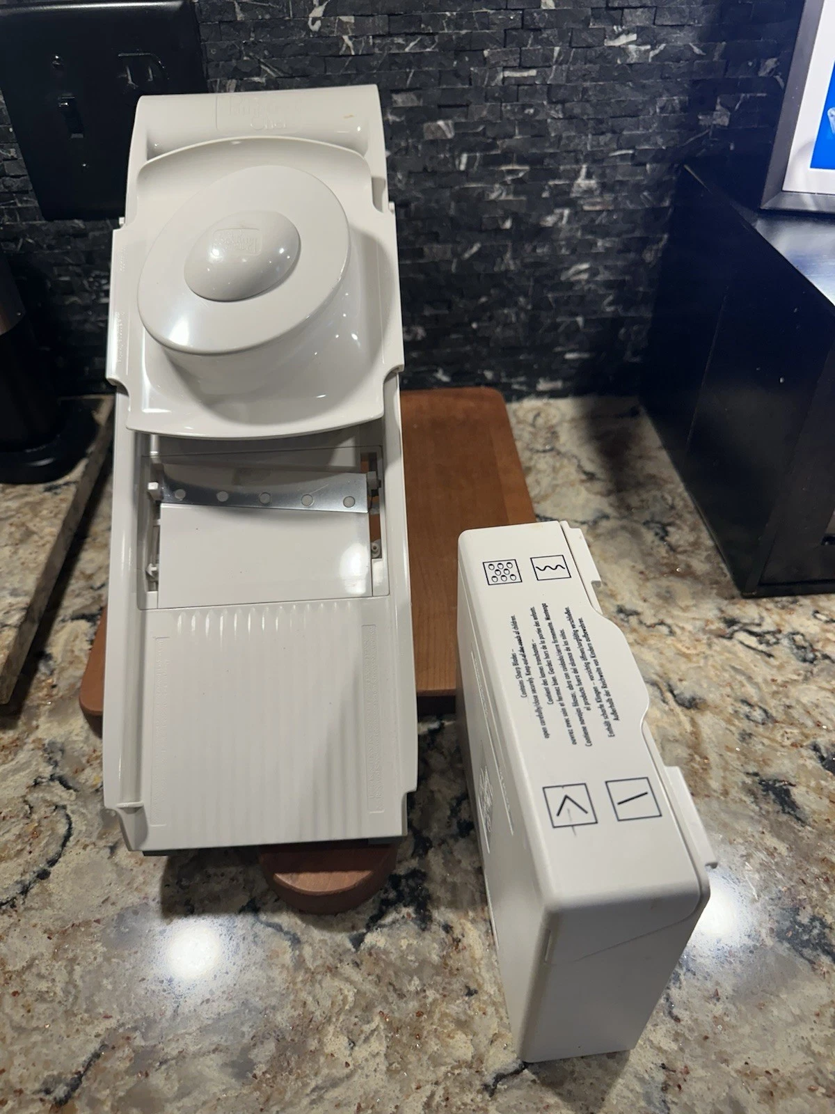 Pampered Chef Ultimate Mandoline Slice & Grate 4 Blade Set W/Case Shredder