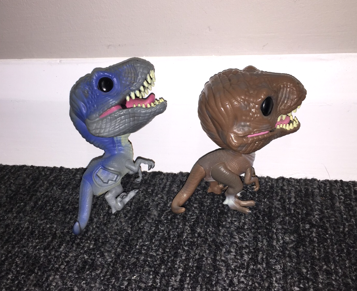 Funko POP! Movies Jurassic Park Velociraptor #549, Blue Velociraptor #586 No Leg