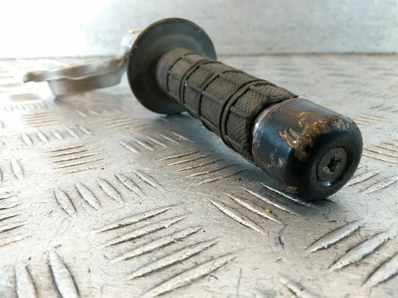 Barra de mango Suzuki GSXR 1000 K1-K2 (2001-2002) R/H #61 Foto 2 de 4