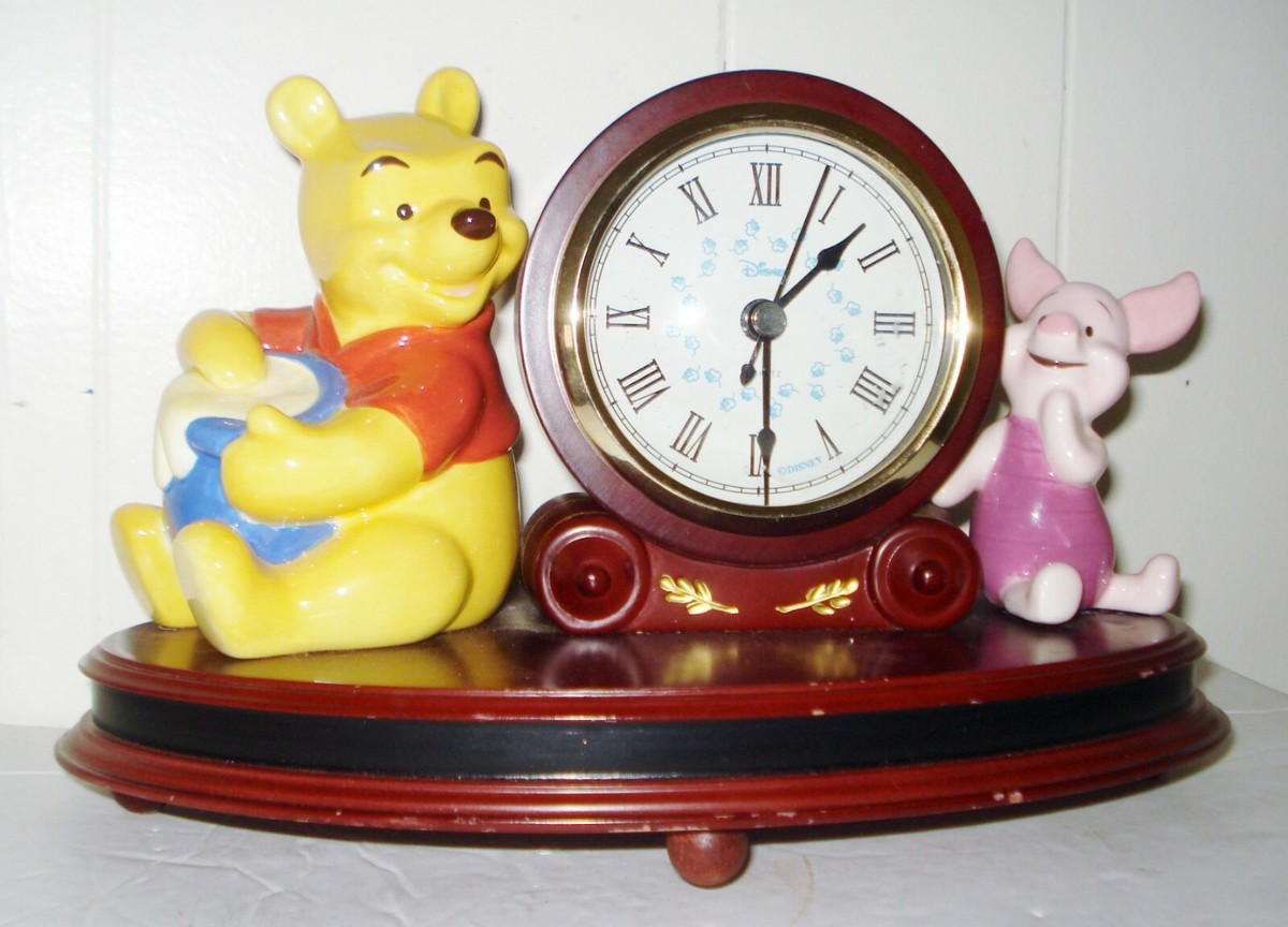 VINTAGE DISNEY WINNIE THE POOH FIGURINE CLOCK BEAUTIFUL DESIGN NR