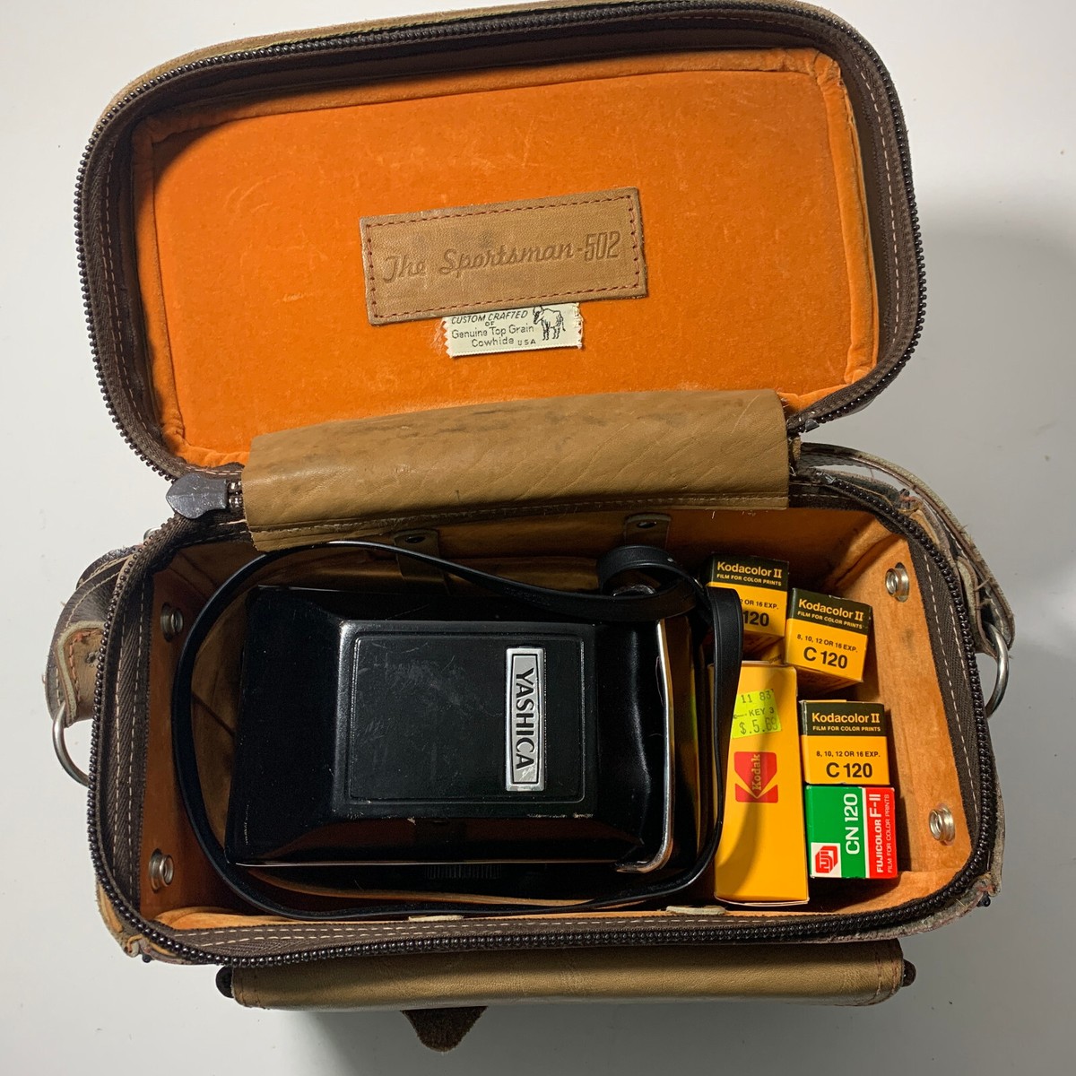 YASHICA MAT-124G Camera w/ Camera Bag, Carrying Case YASHICA MAT-124G Camera w/ Camera Bag, Carrying Case