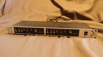 Behringer Pre-Q Mic 502 