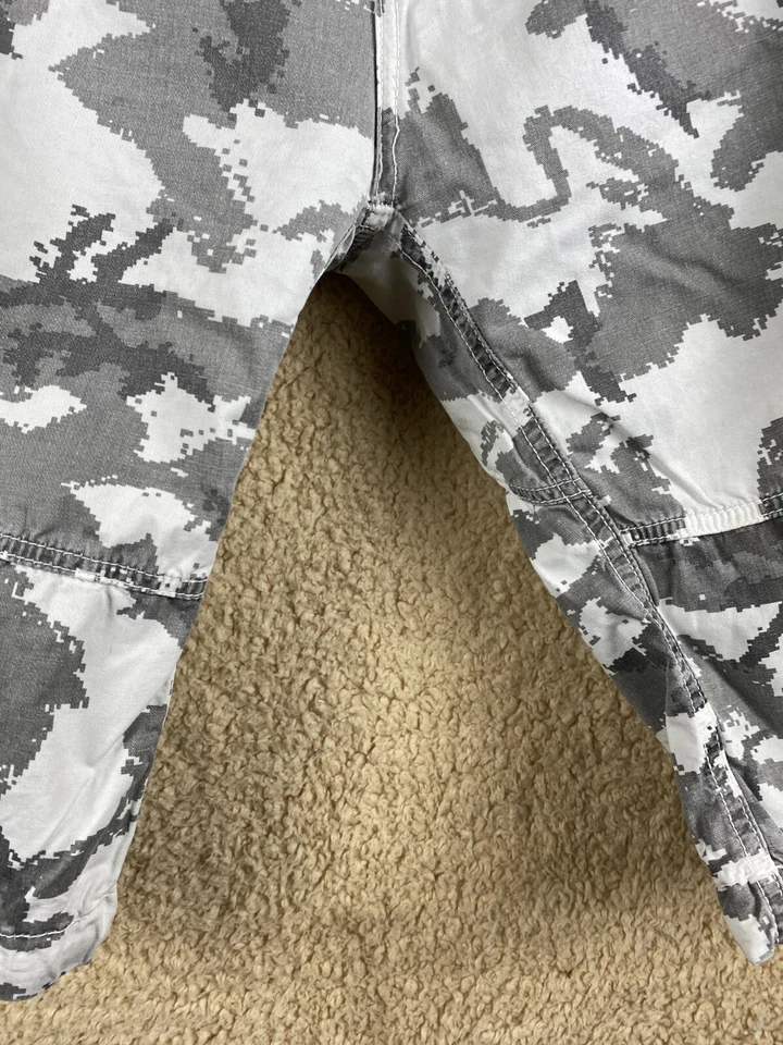 Rock Revolution Mens Size 38 Gray & White 8 Pocket Cargo Shorts 100% Cotton - Image 4 of 4