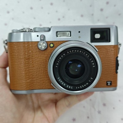 Fujifilm X100T 24.3 MP APS-C Digital Camera w/23mm f2 Lens Brown W/Accessories