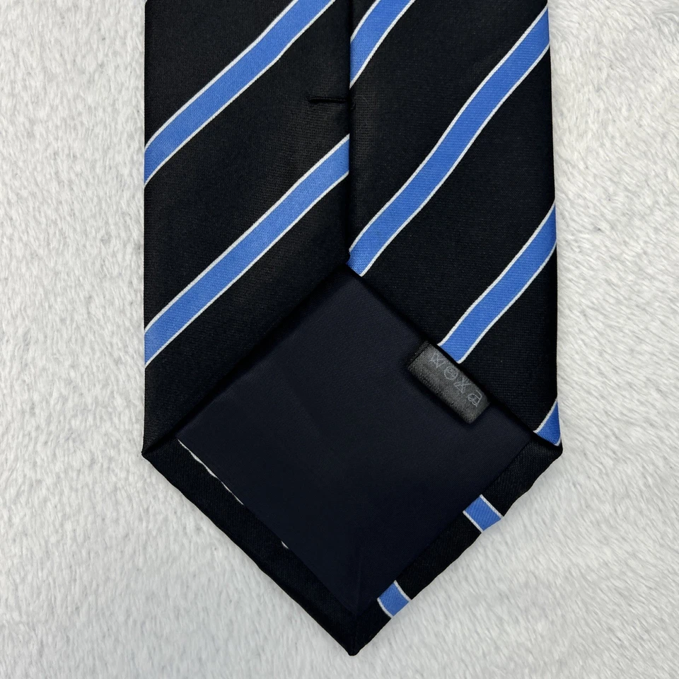 Corbata para hombre Romario Manzini negra azul a rayas 3,75”x 59” 100 % poliéster Foto 3 de 4