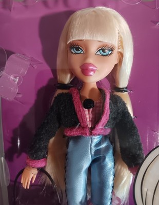 BRATZ GOIN' OUT! CLOE AKA ''Angel'' Fashion Doll~Purse Glasses Brush Beautiful NIB