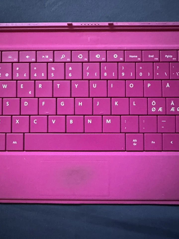 Microsoft 1561 Surface Pro 2 Pink Slim Magnetic Keyboard - Image 3 of 4