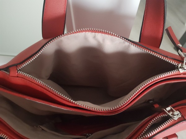 bolso sin estrenar rojo  sin estrenar 
