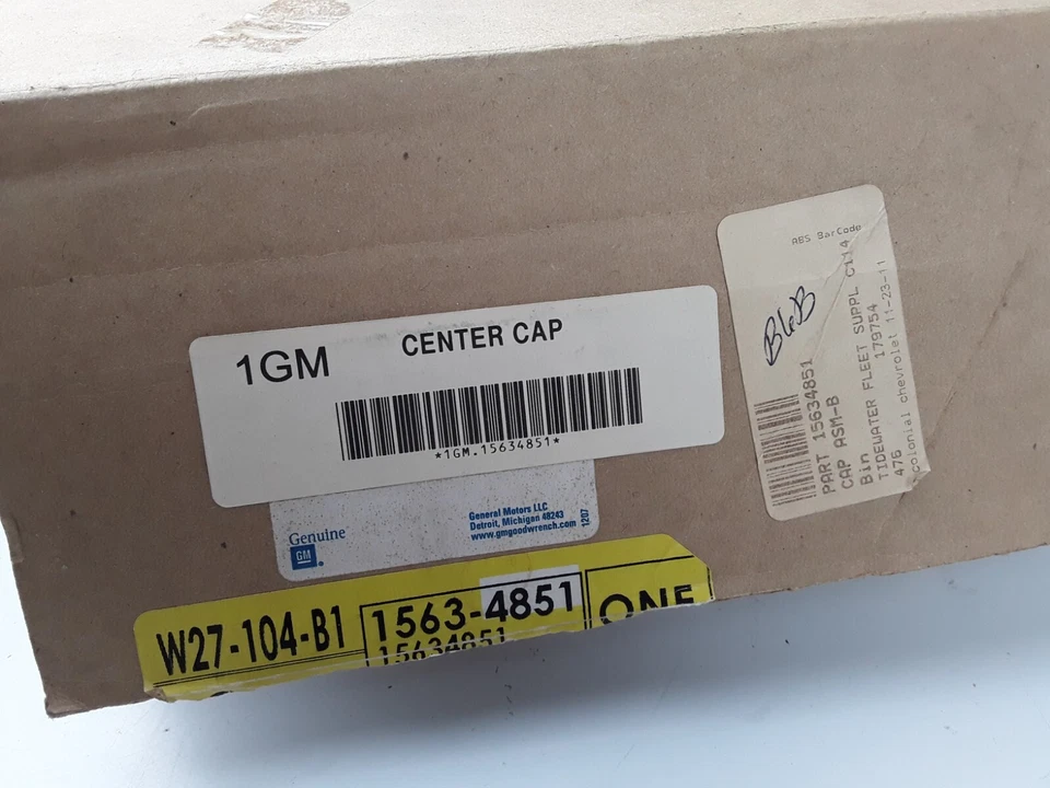 GENUINE GM For Chevy Tahoe Suburban,GMC Yukon C1500 C2500 C3500 Black Center Cap - Image 3 of 3