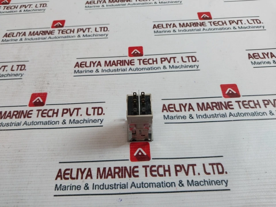 Interruptor de botón iluminado Omron A3pa-703 A3pa-90d11-24eg Foto 3 de 4