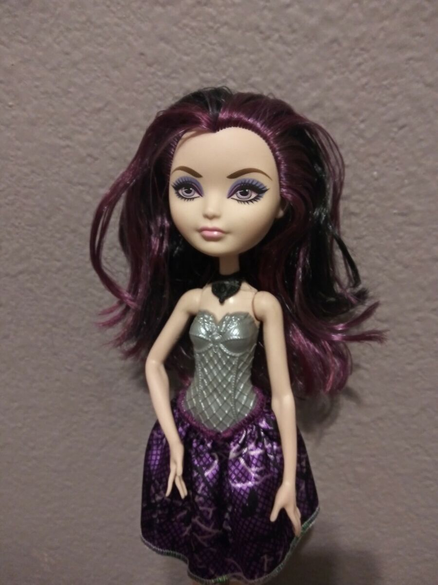 Boneca Ever After High Raven Queen - ler descrição - Hobbies e