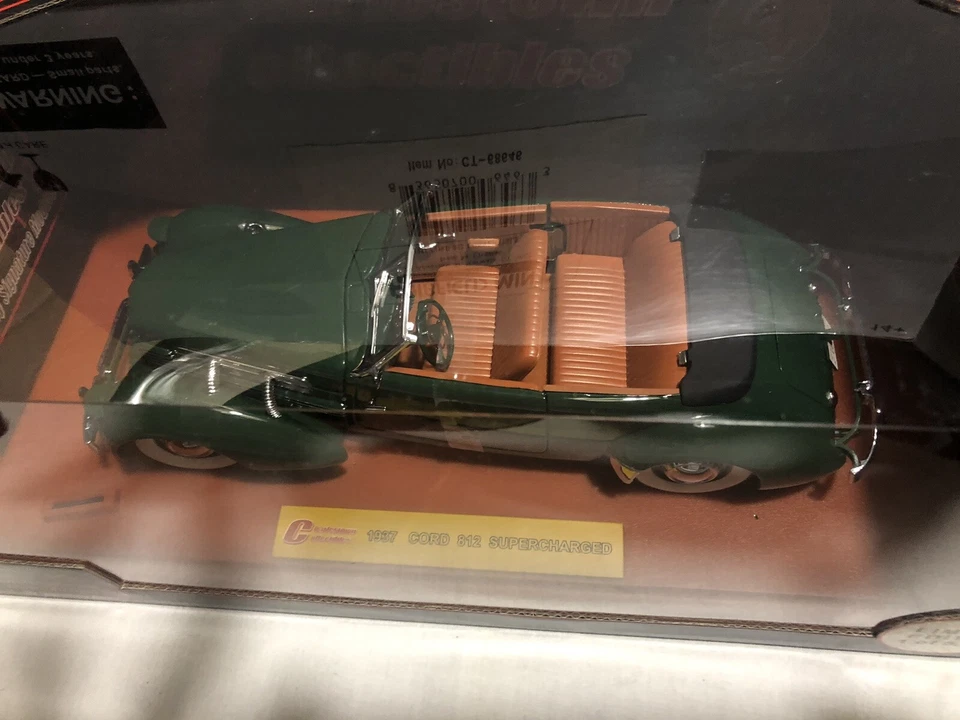 1937 CORD 812 Supercharged Diecast 1/18 Limited Edition Charlestown Collectibles - Image 3 of 4